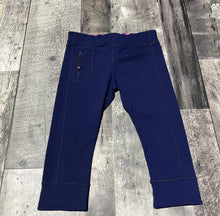Load image into Gallery viewer, Lorna Jane blue capri - Hers size approx S
