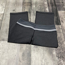 Load image into Gallery viewer, Lululemon grey capris - Hers no size approx 6-8
