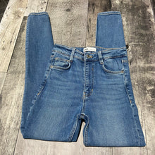 Load image into Gallery viewer, ZARA blue jeans - Hers size 2
