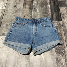 Load image into Gallery viewer, Pull&amp;Bear blue denim shorts - Hers size 24
